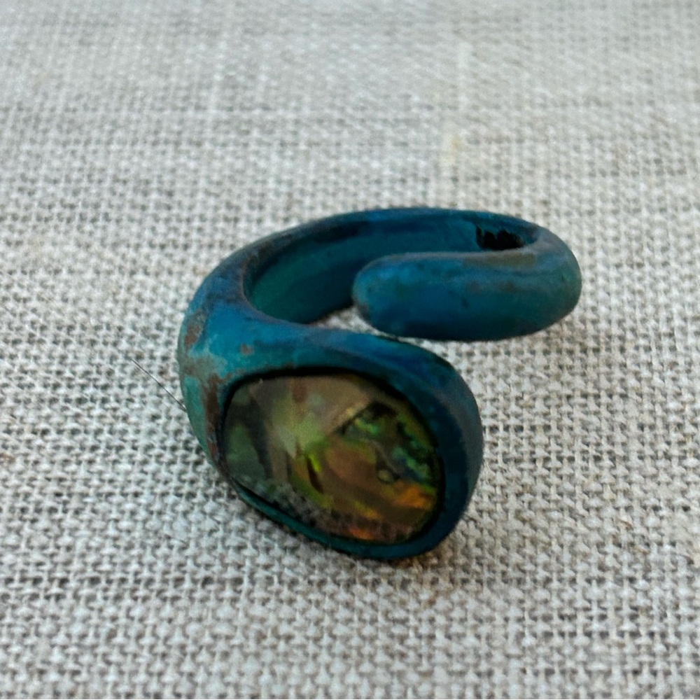 Robert Lee Morris Ring Faceted Iridescent Stone Patina Band NEW Sz 7.5 - Picture 2 of 9